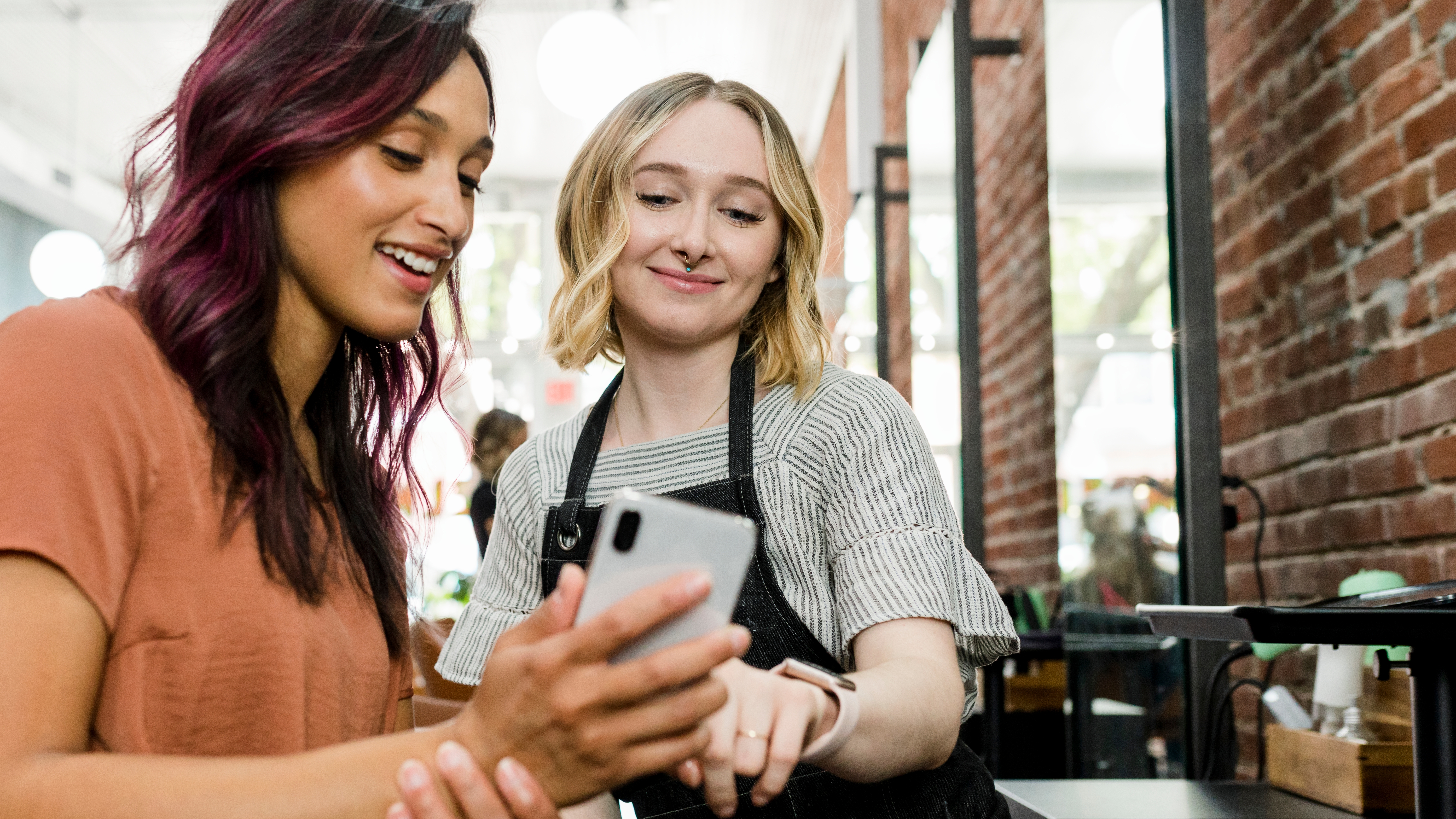 How hair and beauty businesses can use social media to benefit their business